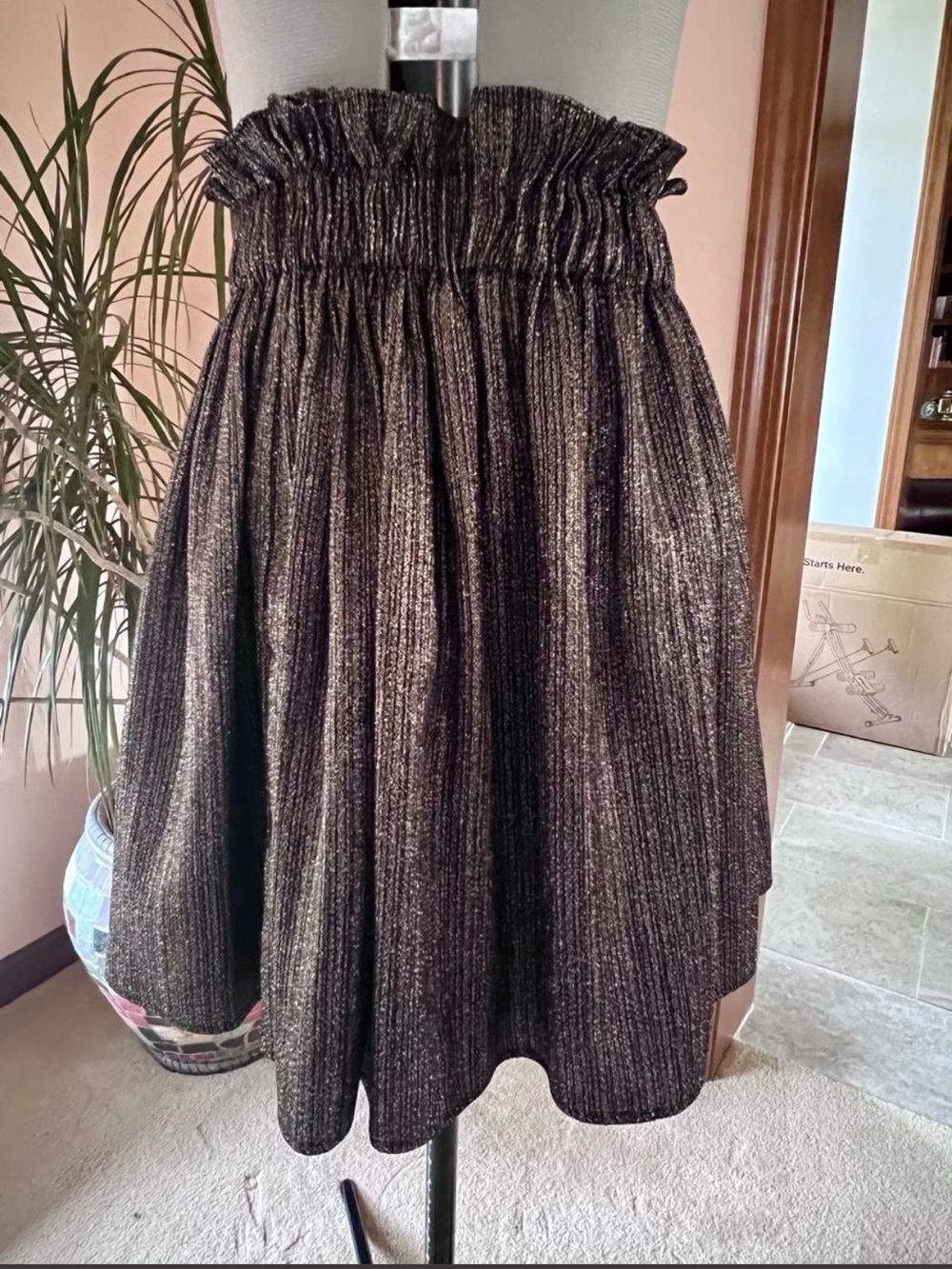 NWT Sezane “Naomi” Skirt in Noir Rouge. Size US 2/FR 34 #metallic #pleated